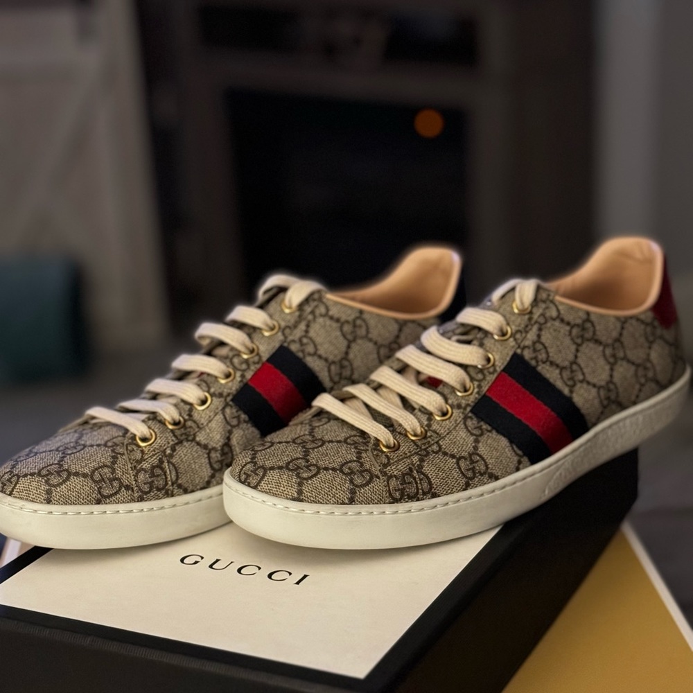 Gucci Sneakers (like new, worn only ONCE) size 39